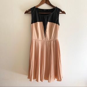 Ark & Co - 2 tones pleat dress